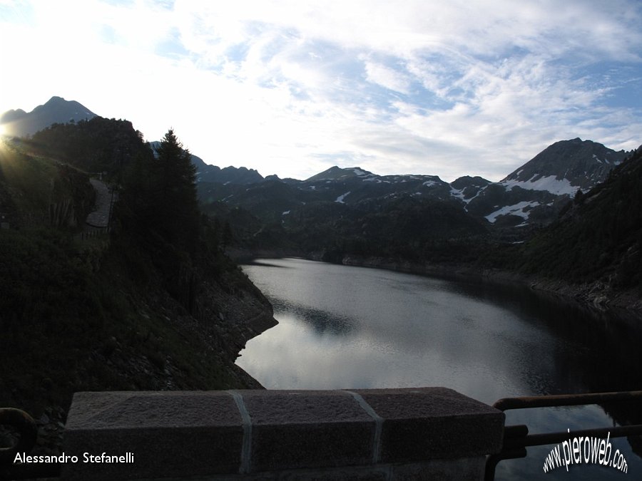 002 Spunta il sole sul lago Fregabolgia.jpg